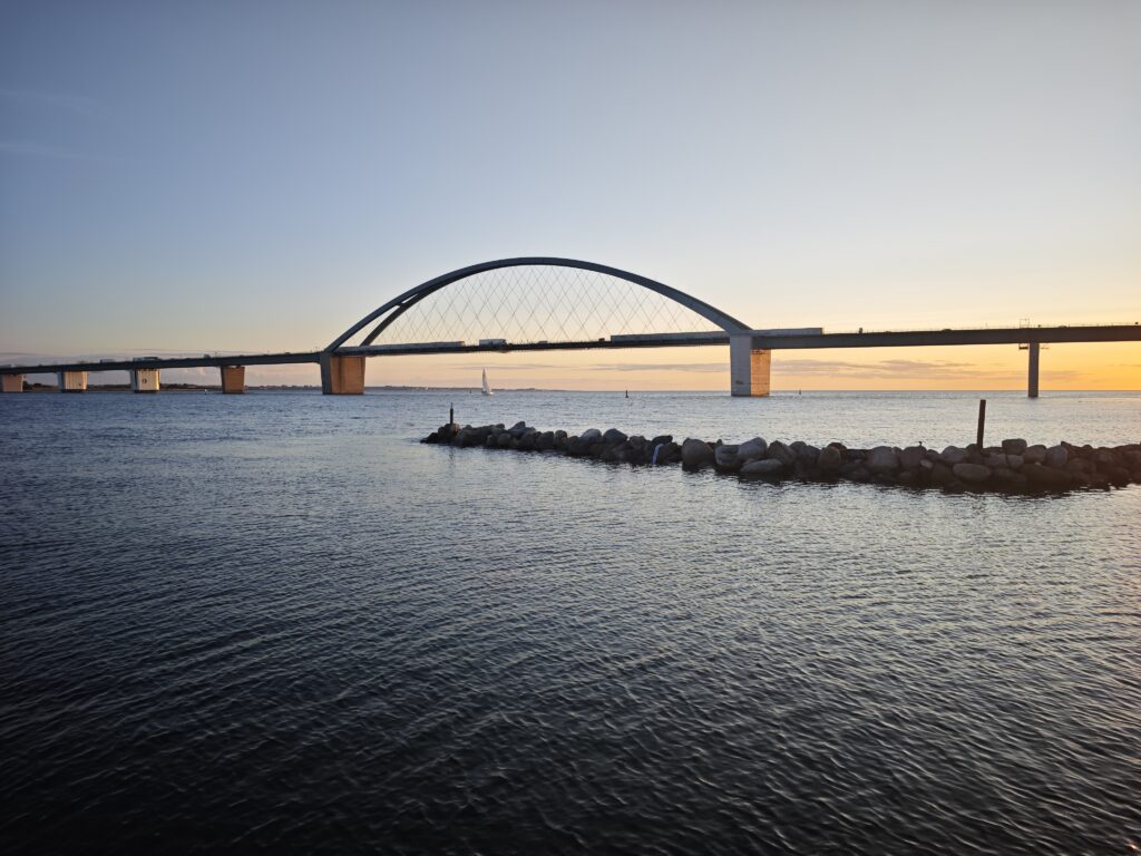 Fotospot Fehmarnsundbrücke zum Sonnenuntergang