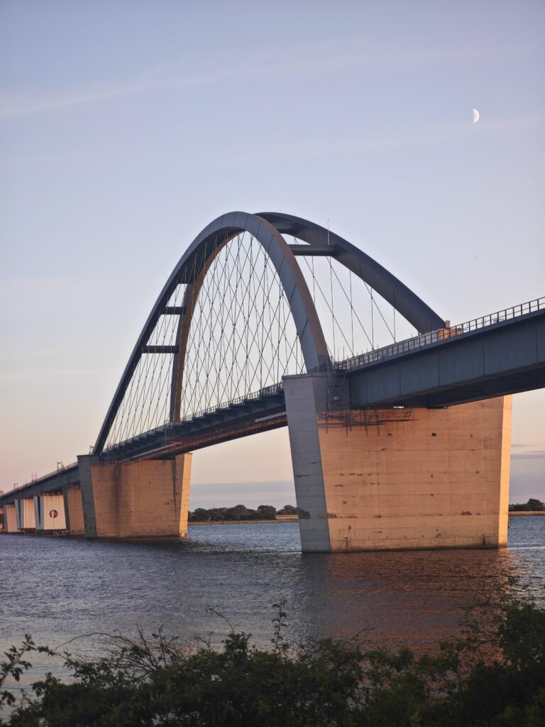 Fehmarnsundbrücke Fotospot - die Brücke von unten fotografieren