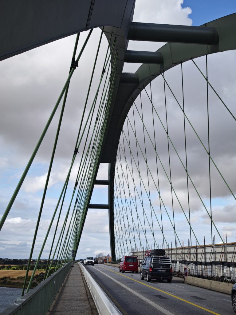 Ausblick auf die Stahlkonstruktion der Fehmarnsundbrücke